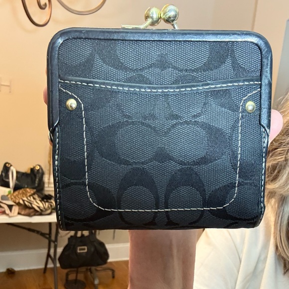 Coach Legacy French Turn Lock Wallet EUC - Picture 6 of 13